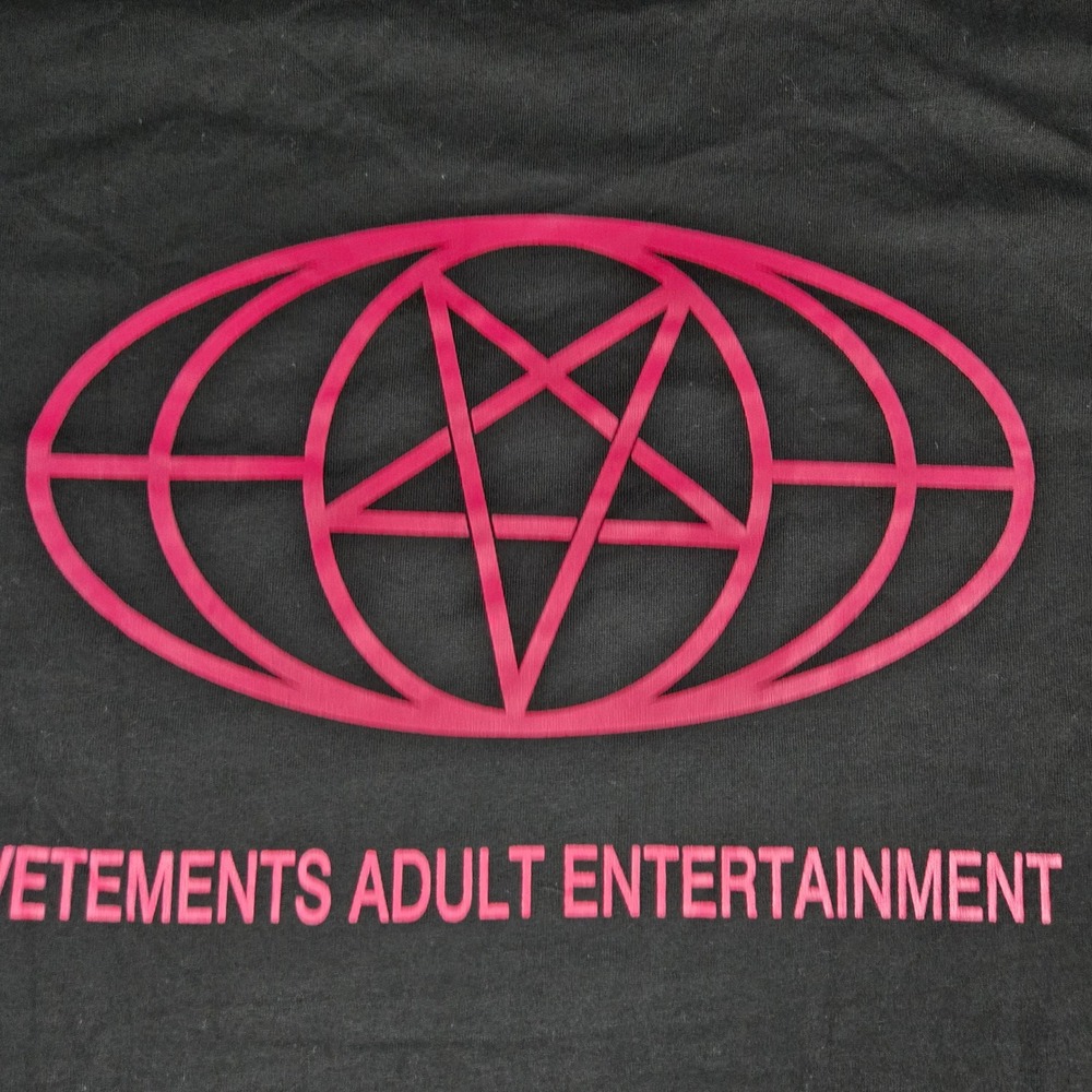 Vetements Unisex Black Adult Entertainment Restricted Graphic T-Shirt XL - Picture 7 of 9